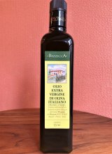 2024年10月　初搾り　エクストラバージンオイル（無濾過　 500ml）瓶は黒の遮光瓶となります。青りんごやハーブの香りがします。