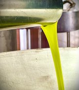 初搾りオリーブオイル　お届け先変更は今月末まで