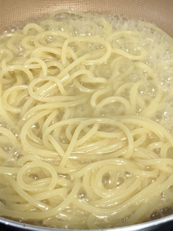 パスタの茹で汁と伝統製法のパスタ