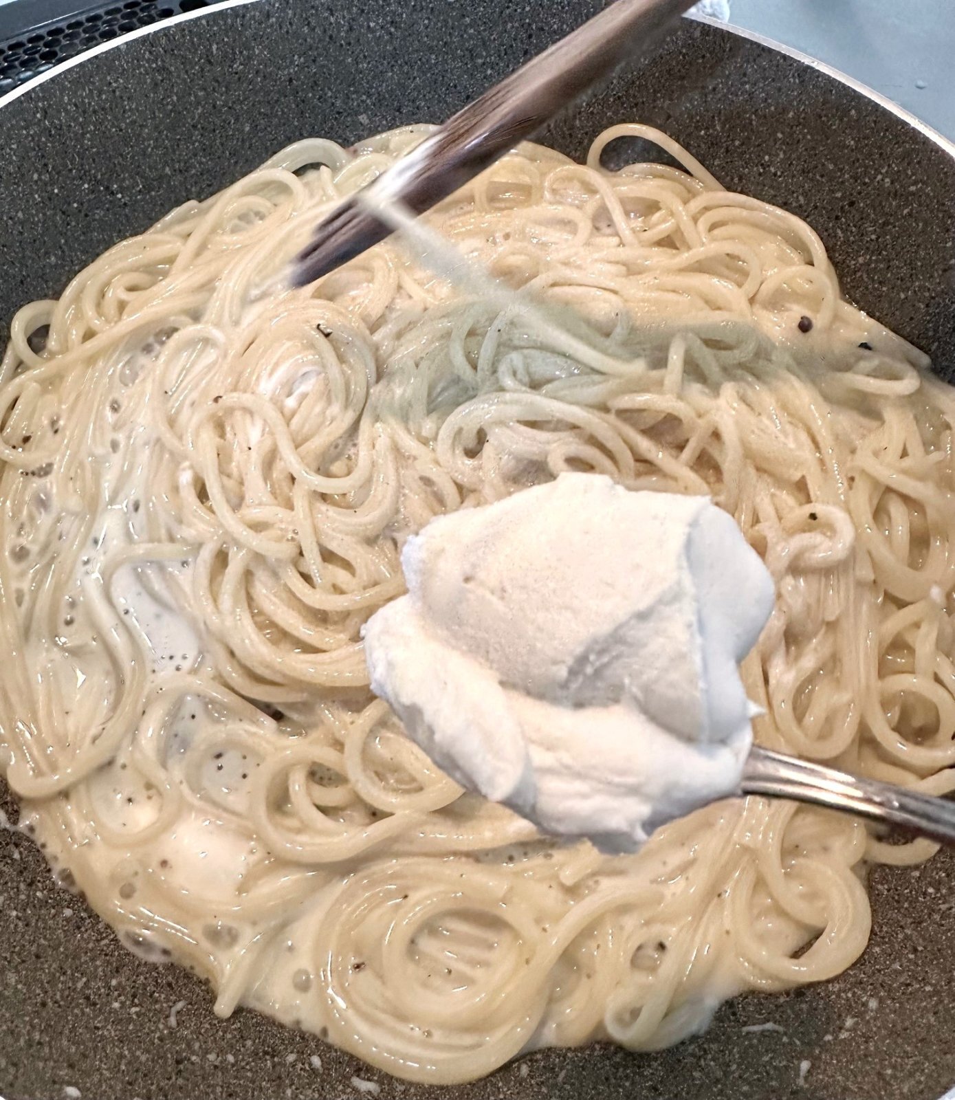 チーズとワインは　最高のコンビです。